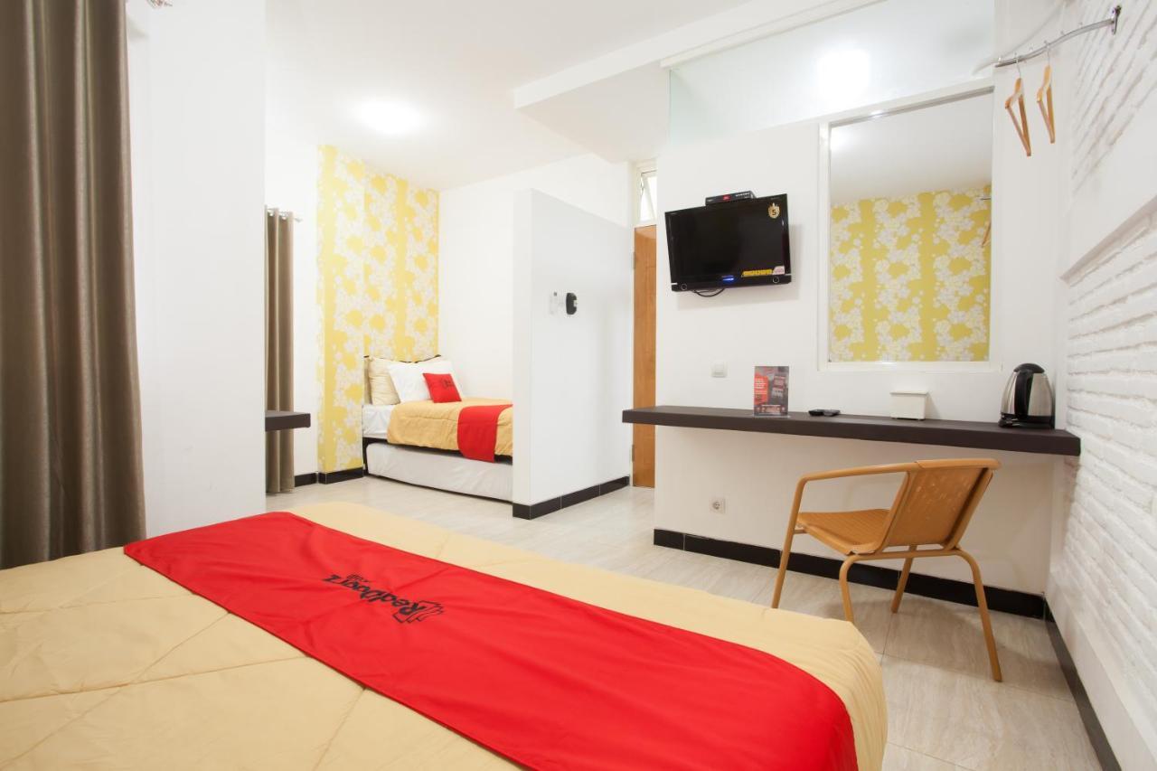 Reddoorz Near Museum Angkut Batu Hotel Batu  Exterior photo